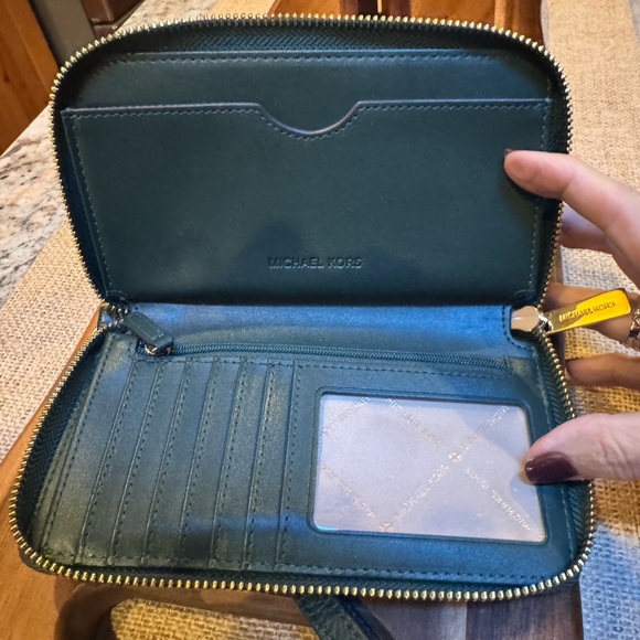 Michael Kors Green Leather Wristlet. Soft pebble leather. EUC. Zippy zipper. - Picture 7 of 11